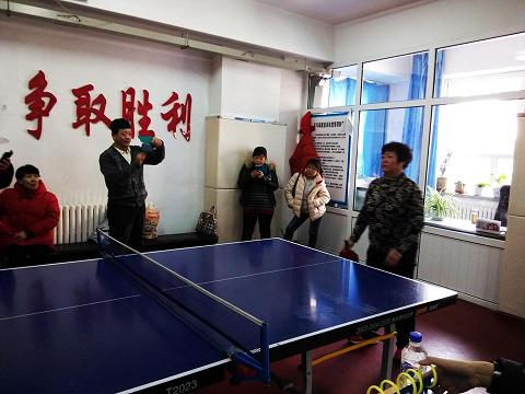 图为选手在参加听力女子组的比赛.jpg