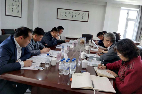 图为市政府督查室、市民生办同志在听取市残联民生项目完成情况汇报.jpg