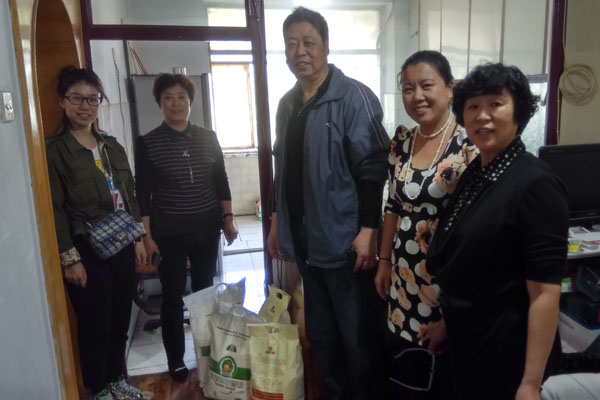 慰问贫困户.jpg