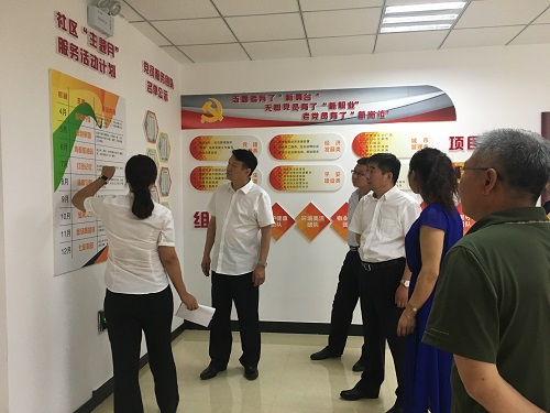 参观现场.png
