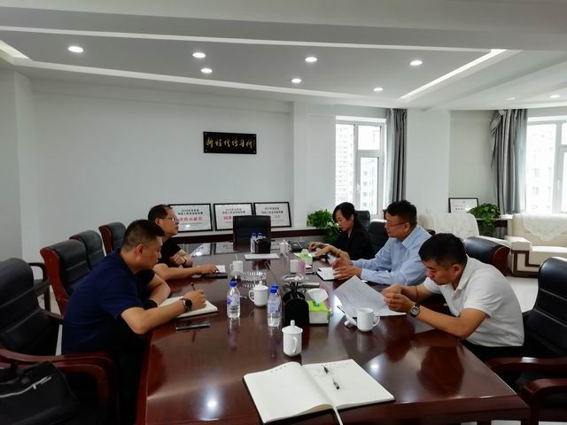 调整大小 对照党章党规找差距专题会议.jpg