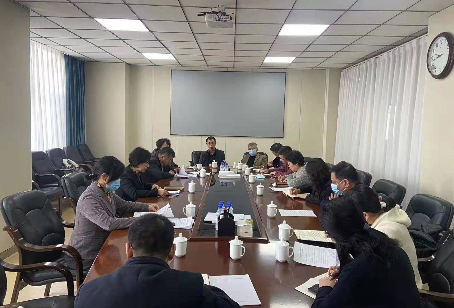 党组l理论中心组学习第一次.jpg