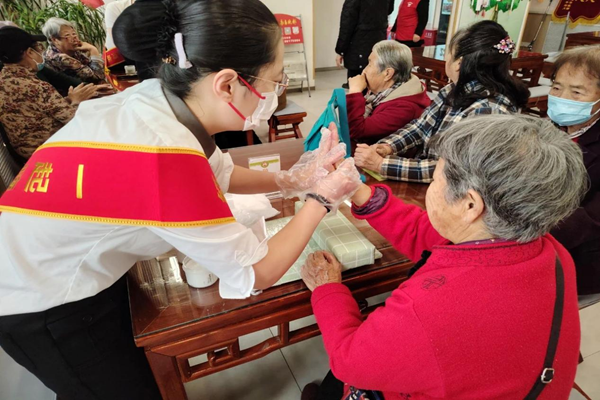 红旗‘手’护你我  温情社区图片1.png