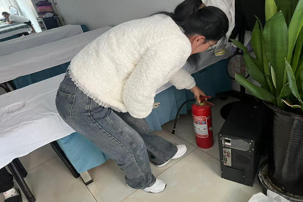 11.5红旗筑牢安全防线 守住安全底线.png