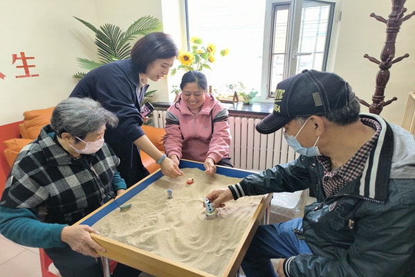 2025年5月12日桂林街道同光路西社区开展“点亮心灯，共筑阳光”残疾人心理健康团体沙盘活动 (2).jpg
