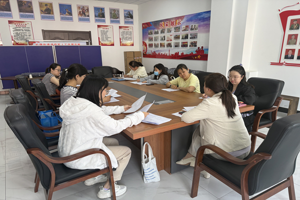 2025年6月4日，红旗街道残疾人联合会召开了“扶残助学”工作专题培训会议（1）.jpg